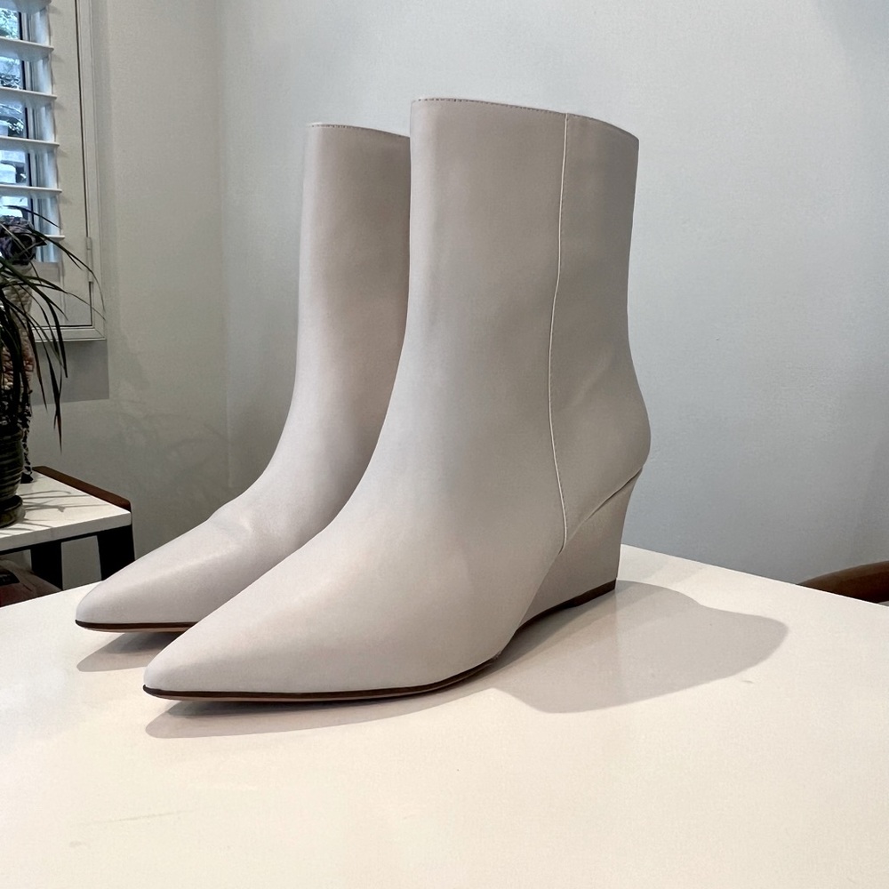 NWT- Wedge Heel Womens Boots Dario Naturalizer Leather Pearl Fall Fashion Trend